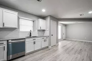 911 Briarcreek Dr, Baytown, TX 77521 - Photo 29