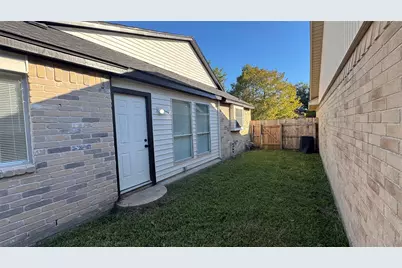 911 Briarcreek Drive, Baytown, TX 77521 - Photo 13