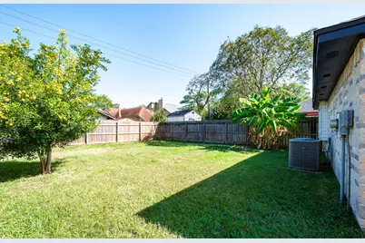 911 Briarcreek Drive, Baytown, TX 77521 - Photo 17