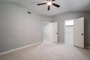 911 Briarcreek Dr, Baytown, TX 77521 - Photo 9