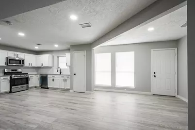 911 Briarcreek Drive, Baytown, TX 77521 - Photo 7