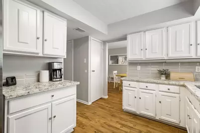 4 Basal Briar Court, The Woodlands, TX 77381 - Photo 9