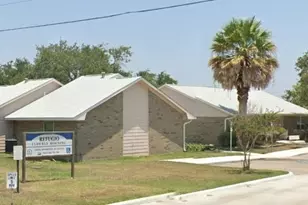 602 W Commons St, Refugio, TX 78377 - Photo 3