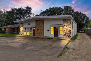 619 Dula St, Alvin, TX 77511 - Photo 1