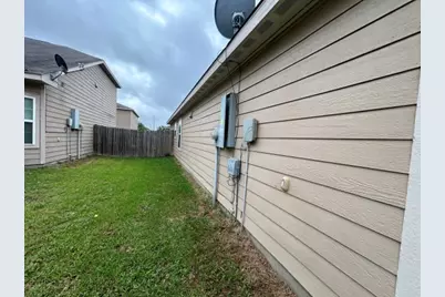 996 Lake View Circle W, Brookshire, TX 77423 - Photo 3