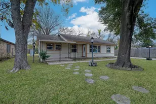 513 Barkley St, Houston, TX 77022 - Photo 3
