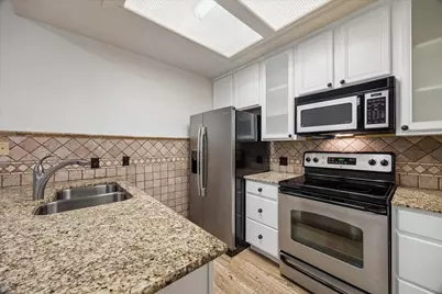 11711 Memorial Drive #515, Houston, TX 77024 - Photo 7