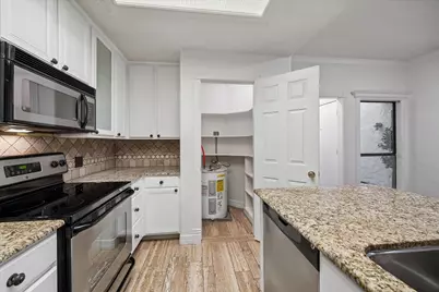 11711 Memorial Drive #515, Houston, TX 77024 - Photo 9