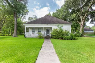 385 W Cora Lee St, Sour Lake, TX 77659 - Photo 1