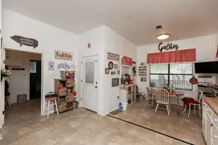 385 W Cora Lee St, Sour Lake, TX 77659 - Photo 13