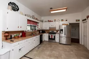 385 W Cora Lee St, Sour Lake, TX 77659 - Photo 15