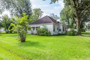 385 W Cora Lee St, Sour Lake, TX 77659 - Photo 3
