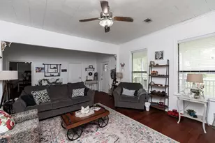 385 W Cora Lee St, Sour Lake, TX 77659 - Photo 7