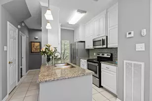 2212 Hopkins St, Houston, TX 77006 - Photo 5