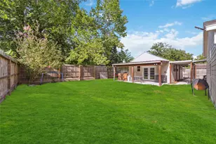 724 Aron St, Baytown, TX 77520 - Photo 3