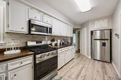 724 Aron Street, Baytown, TX 77520 - Photo 9