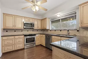 106 Wedgewood Ave, Hitchcock, TX 77563 - Photo 11