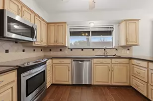 106 Wedgewood Ave, Hitchcock, TX 77563 - Photo 9