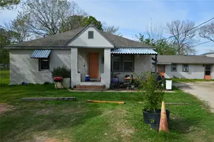 135 W 5th St, Kemah, TX 77565 - Photo 1