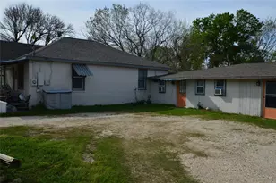 135 W 5th St, Kemah, TX 77565 - Photo 3