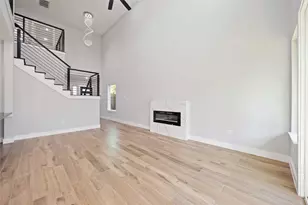 4923 Golden Forest Dr, Houston, TX 77091 - Photo 9