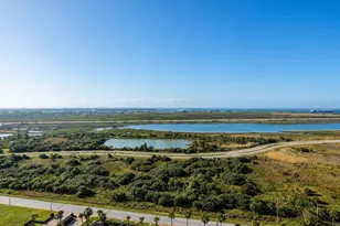 801 E Beach Dr, Galveston, TX 77550 - Photo 11