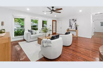 1320 Woodvine Drive, Houston, TX 77055 - Photo 11