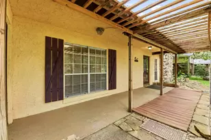 235 Thunderbird Ct, Conroe, TX 77304 - Photo 7
