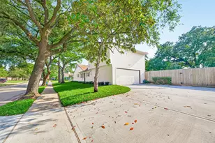 10602 Longmont Dr, Houston, TX 77042 - Photo 49