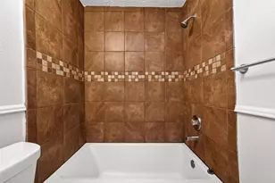 10602 Longmont Dr, Houston, TX 77042 - Photo 35