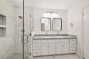 10602 Longmont Dr, Houston, TX 77042 - Photo 25