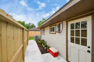 5903 Belneath St, Houston, TX 77033 - Photo 29