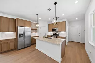 884 Prosper St, Houston, TX 77088 - Photo 7