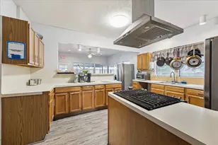 240 W 23rd St, Houston, TX 77008 - Photo 9