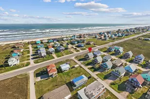 203 Sandpebble Pl, Surfside Beach, TX 77541 - Photo 3