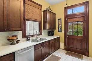 2608 Ursuline St, Galveston, TX 77550 - Photo 9