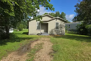 115 S Dallas St, Bremond, TX 76629 - Photo 1