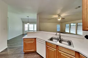 802 Cherry Blossom Dr, League City, TX 77573 - Photo 3