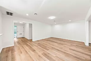 6215 Queensloch Dr, Houston, TX 77096 - Photo 9