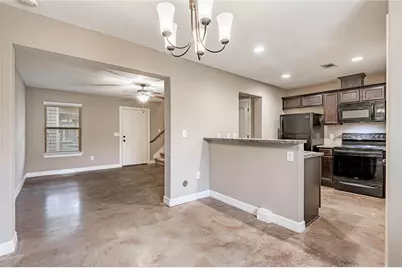 2002 20th Street #402, Huntsville, TX 77340 - Photo 7