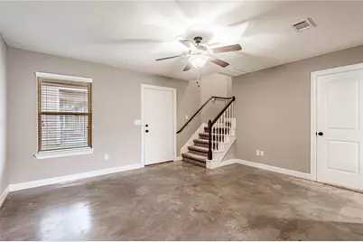 2002 20th Street #402, Huntsville, TX 77340 - Photo 5