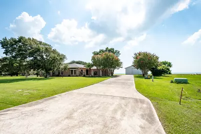 13310 Bay Place, Beach City, TX 77523 - Photo 5