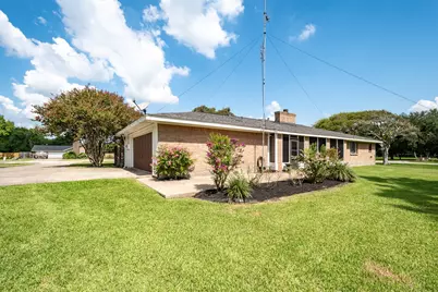 13310 Bay Place, Beach City, TX 77523 - Photo 11