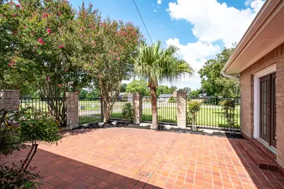 13310 Bay Place, Beach City, TX 77523 - Photo 9