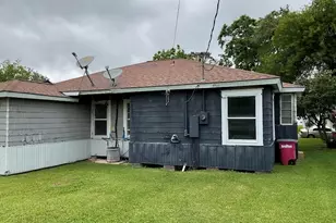 1311 W 6th St, Freeport, TX 77541 - Photo 11
