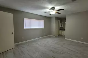 16818 Dutch Ridge Dr, Sugar Land, TX 77498 - Photo 19