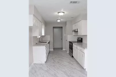 16818 Dutch Ridge Drive, Sugar Land, TX 77498 - Photo 9