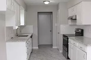16818 Dutch Ridge Dr, Sugar Land, TX 77498 - Photo 9