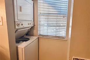 2401 Sycamore Ave, Huntsville, TX 77340 - Photo 3