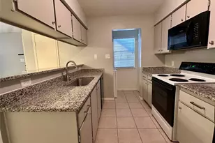 2401 Sycamore Ave, Huntsville, TX 77340 - Photo 11